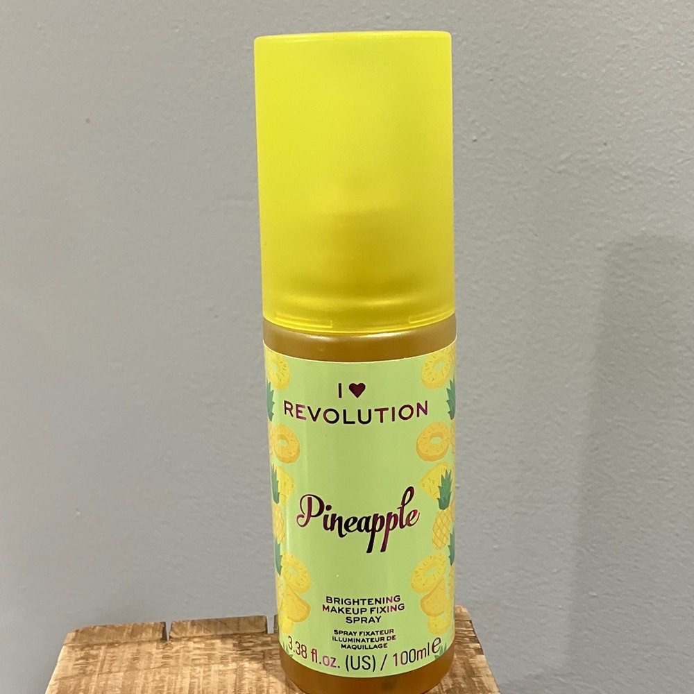 Revolution Pineapple Brightening Makeup Fixing Spray